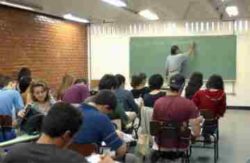  Ensino superior no Brasil pode mais que dobrar salário 
